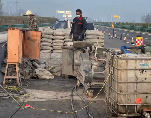 鄂托克前高速路病害处理